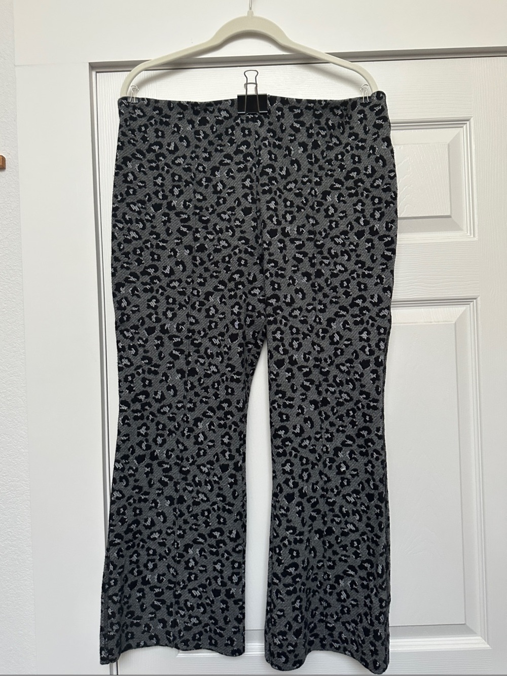 Maeve Gray and Black Leopard Print Capris